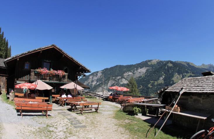 Die Amoser Niederalm lädt zu einer ersten Rast ein