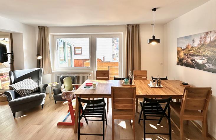 Der Küchentisch kann für Gruppen auch vergrößert werden