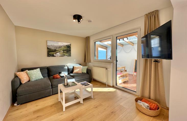 Gemütliches Wohnzimmer mit anschließendem Wintergarten