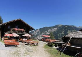 Die Amoser Niederalm lädt zu einer ersten Rast ein