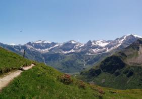 Langsam eröffnet sich der Blick ins Nassfeld.