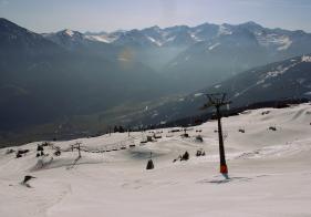 Im Tal grüßt der Frühling, aber am Berg regiert noch der Winter.