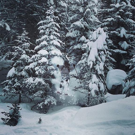 Coming in hot 📸 @damian.kickericrew  #badgastein #graukogel #gasteinertal #salzburgerland #momentskis #momentski #momentbelafonte #powdertrees #backcountryskiing #treeskiing #forestskiing #woods #freeskiing #freeski #goexplore #explorethealps #austrianpow #austrianmountains