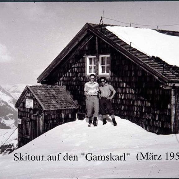 So war's früher! Also eh wie heut' 😎! .
.
.
#gamskarkogel #gamskarkogelhütte #gastein #gasteinertal #badhofgastein #badgastein #visitgastein #skimo #skitouring #bergwelten #outdoorlife #visitaustria #fucknegativity #salzburgerland .
.
@grossarltal @visitgastein