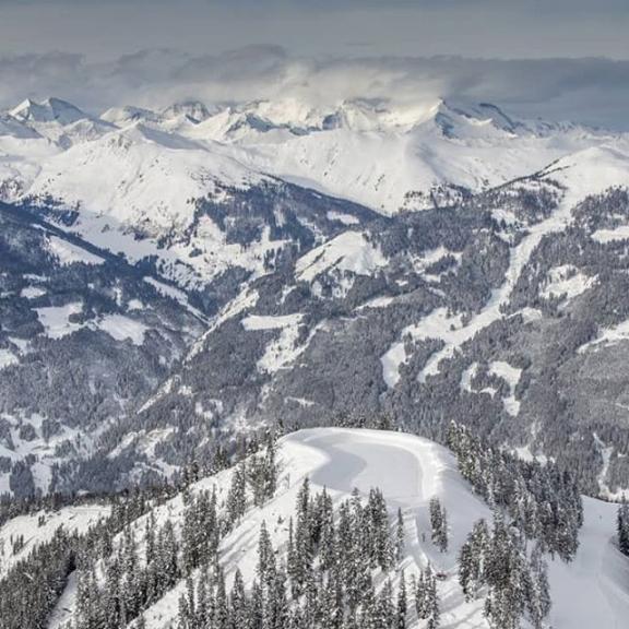 Blick zum Spiegelsee vom Fulseck in Dorfgastein
#bergbahnendorfgastein #fulseck #visitgastein #visitaustria #365austria #beautifulaustria #igersaustria #ig_austria #dieschönstenorteösterreichs #picoftheday #photooftheday #skiing #instagood #instapicture #instapic #fotoalbum_salzburg #meinbezirk #salzburgerland #likeforlikes #like4likes #mountainorama #bma #bergpic #loves_mountains #loves_austria #austria
