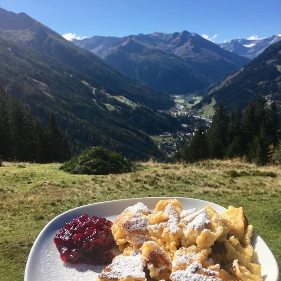 Best Kaiserschmarrn in the valley 😍😍😍 #gasteinertal #bestkaiserschmarrnever #hiking #herbstwandern #almen #poserhöhe #visit #alpenappartements #wanderlust #sunnytuesday #sunnyweek