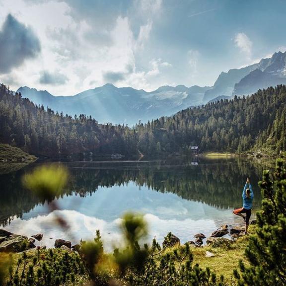 To us, a forest is a place of peace, tranquillity and recharge. 🌲 How about you?

#internationaldayofforests #salzburgerland #reedsee #visitgastein #discoveraustria #feelaustria #winter #mountainscenery #visitaustria #feelaustria #austria #discoverearth #nature #naturelovers #optoutdoors #earthpix #beautifuldestinations #passionpassport #visualsofearth #exploremore #exploretocreate #roamtheplanet #neverstopexploring #thegreatoutdoors #photooftheday
