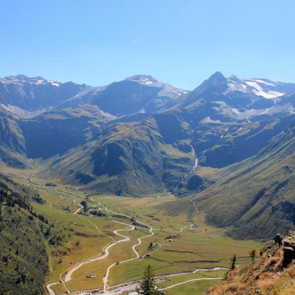 Beim Abstieg überblicken wir das Nassfeld.